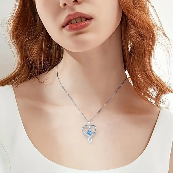 Silver Heart I love You Mom Necklace - Picture 2 of 4